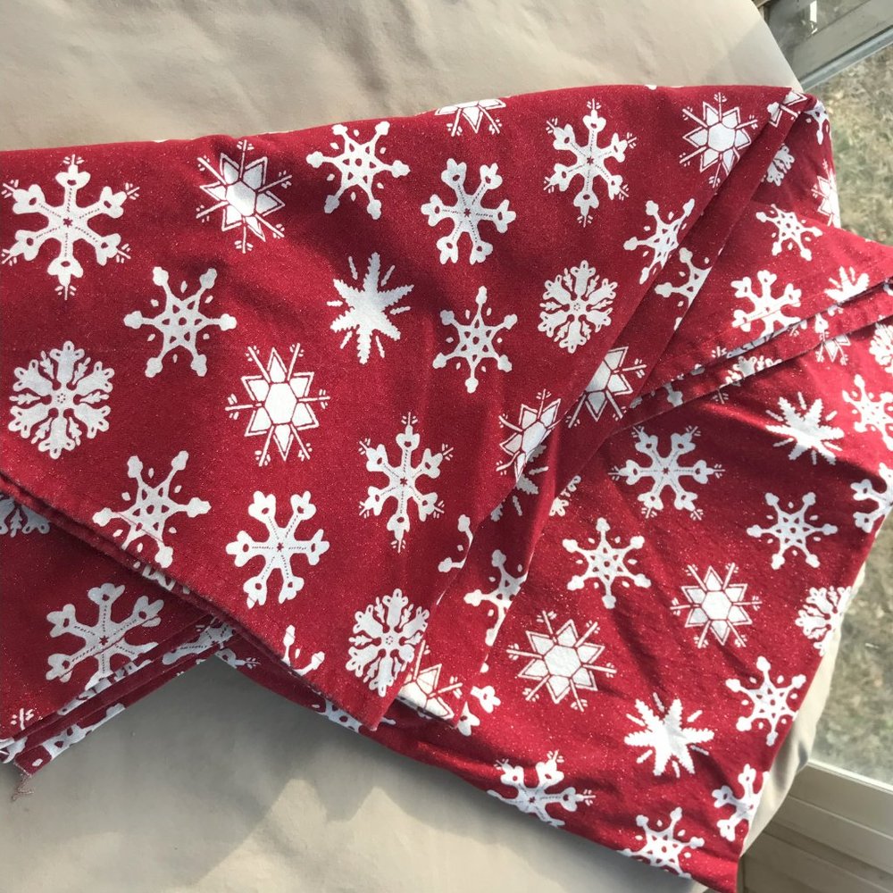 Red & White Snowflake Oblong Tablecloth Threshold Brand - Picture 5 of 7